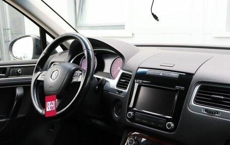 Volkswagen Touareg III, 2011 год, 1 899 000 рублей, 10 фотография