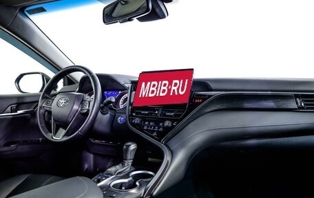 Toyota Camry, 2021 год, 3 800 000 рублей, 9 фотография