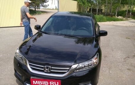 Honda Accord IX рестайлинг, 2013 год, 1 950 000 рублей, 4 фотография