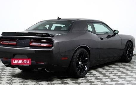 Dodge Challenger III рестайлинг 2, 2020 год, 4 500 000 рублей, 5 фотография