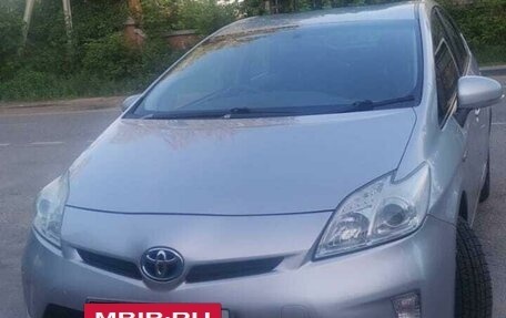 Toyota Prius, 2012 год, 1 150 000 рублей, 2 фотография