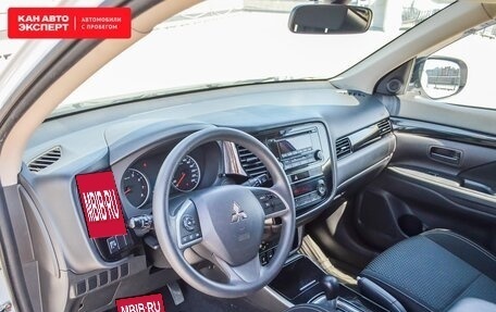 Mitsubishi Outlander III рестайлинг 3, 2019 год, 2 200 000 рублей, 6 фотография