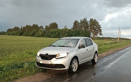 Renault Logan II, 2017 год, 900 000 рублей, 12 фотография