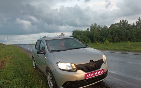 Renault Logan II, 2017 год, 900 000 рублей, 14 фотография