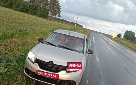 Renault Logan II, 2017 год, 900 000 рублей, 13 фотография