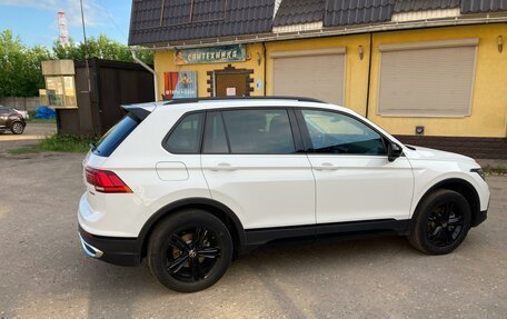 Volkswagen Tiguan II, 2021 год, 4 000 000 рублей, 2 фотография