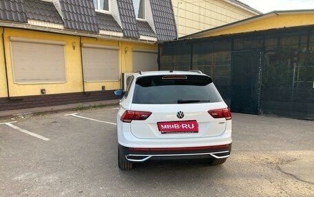 Volkswagen Tiguan II, 2021 год, 4 000 000 рублей, 3 фотография