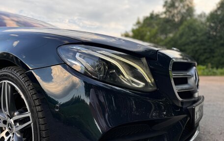 Mercedes-Benz E-Класс, 2017 год, 3 700 000 рублей, 24 фотография