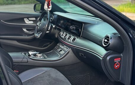 Mercedes-Benz E-Класс, 2017 год, 3 700 000 рублей, 32 фотография