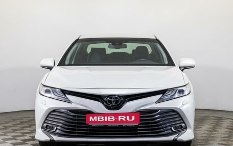 Toyota Camry, 2020 год, 3 630 000 рублей, 2 фотография