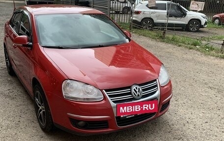 Volkswagen Jetta VI, 2010 год, 680 000 рублей, 2 фотография