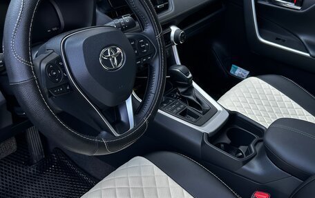 Toyota RAV4, 2023 год, 4 900 000 рублей, 5 фотография