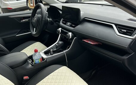 Toyota RAV4, 2023 год, 4 900 000 рублей, 6 фотография