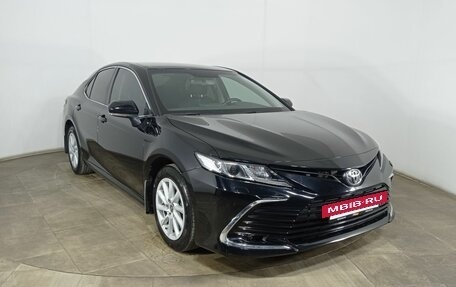 Toyota Camry, 2021 год, 3 450 000 рублей, 3 фотография