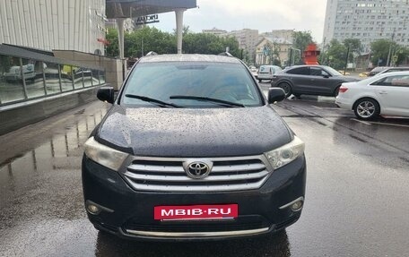 Toyota Highlander III, 2012 год, 2 200 000 рублей, 2 фотография