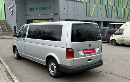 Volkswagen Caravelle T6 рестайлинг, 2017 год, 3 420 000 рублей, 3 фотография