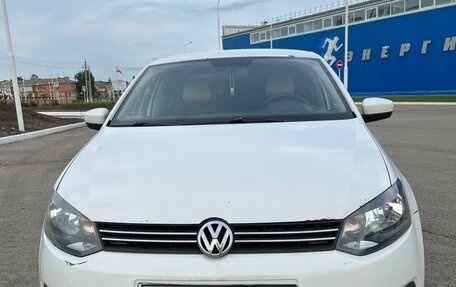 Volkswagen Polo VI (EU Market), 2012 год, 700 000 рублей, 2 фотография