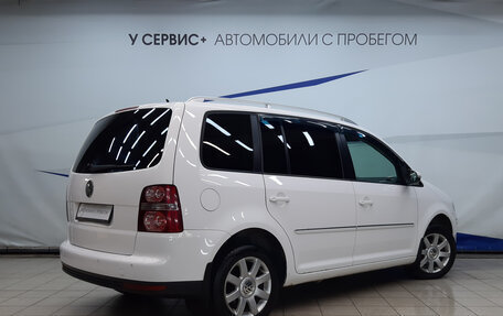 Volkswagen Touran III, 2010 год, 860 000 рублей, 3 фотография