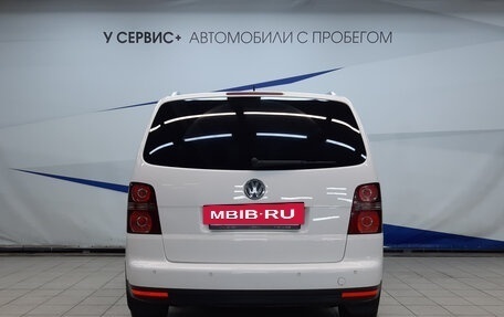 Volkswagen Touran III, 2010 год, 860 000 рублей, 4 фотография