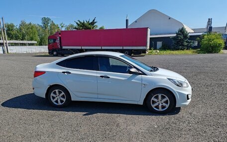 Hyundai Solaris II рестайлинг, 2013 год, 880 000 рублей, 4 фотография