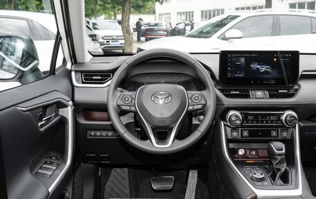 Toyota RAV4, 2024 год, 4 390 000 рублей, 14 фотография