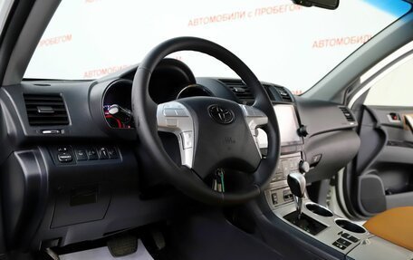 Toyota Highlander III, 2013 год, 1 699 000 рублей, 12 фотография