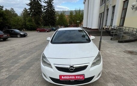 Opel Astra J, 2011 год, 800 000 рублей, 1 фотография