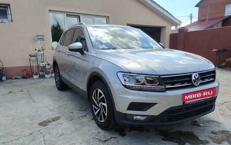 Volkswagen Tiguan II, 2018 год, 2 450 000 рублей, 3 фотография