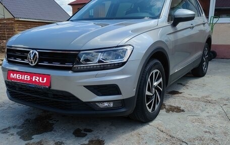 Volkswagen Tiguan II, 2018 год, 2 450 000 рублей, 2 фотография