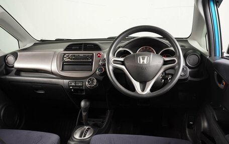 Honda Fit III, 2010 год, 849 000 рублей, 6 фотография