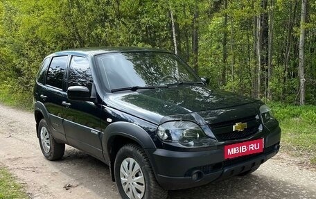 Chevrolet Niva I рестайлинг, 2015 год, 630 000 рублей, 2 фотография