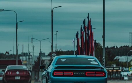 Dodge Challenger III рестайлинг 2, 2018 год, 3 700 000 рублей, 3 фотография