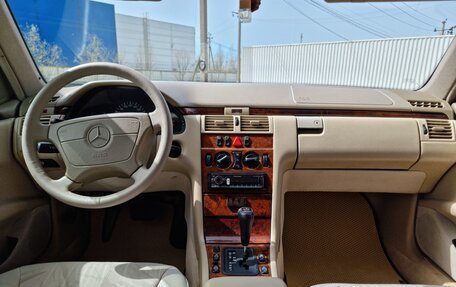 Mercedes-Benz E-Класс, 1997 год, 700 000 рублей, 5 фотография