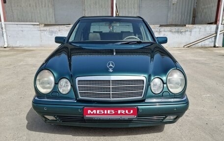 Mercedes-Benz E-Класс, 1997 год, 700 000 рублей, 3 фотография