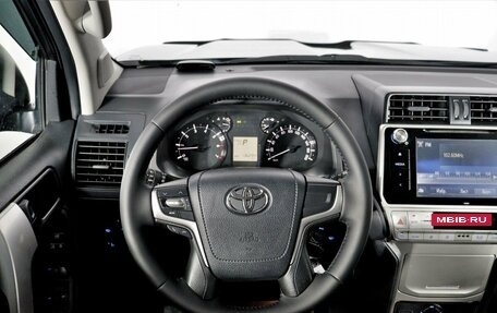 Toyota Land Cruiser Prado 150 рестайлинг 2, 2018 год, 4 815 000 рублей, 8 фотография