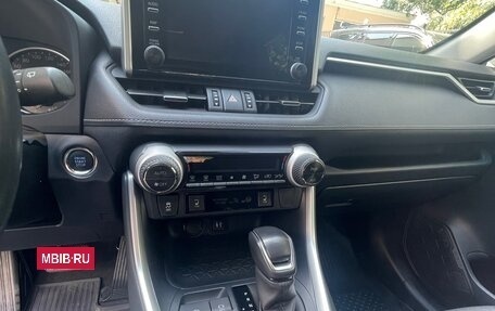 Toyota RAV4, 2019 год, 3 400 000 рублей, 7 фотография