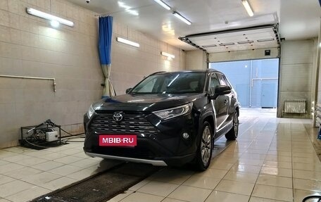 Toyota RAV4, 2019 год, 3 300 000 рублей, 1 фотография