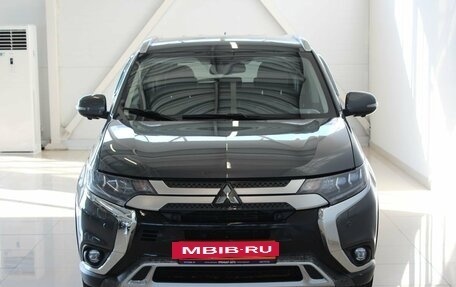 Mitsubishi Outlander III рестайлинг 3, 2021 год, 2 555 000 рублей, 2 фотография