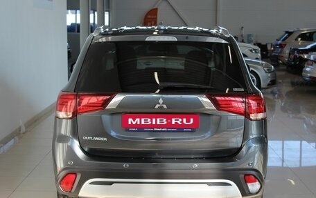 Mitsubishi Outlander III рестайлинг 3, 2021 год, 2 555 000 рублей, 5 фотография