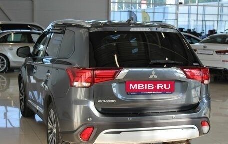 Mitsubishi Outlander III рестайлинг 3, 2021 год, 2 555 000 рублей, 6 фотография