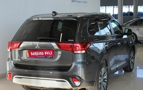 Mitsubishi Outlander III рестайлинг 3, 2021 год, 2 555 000 рублей, 4 фотография