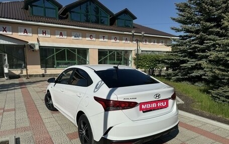 Hyundai Solaris II рестайлинг, 2021 год, 1 750 000 рублей, 9 фотография