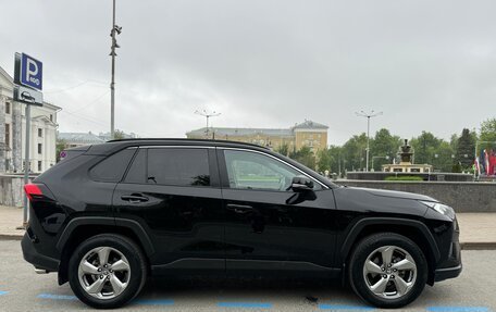 Toyota RAV4, 2019 год, 3 650 000 рублей, 5 фотография