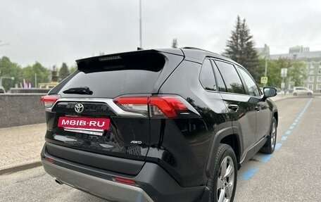 Toyota RAV4, 2019 год, 3 650 000 рублей, 7 фотография