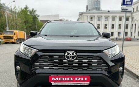 Toyota RAV4, 2019 год, 3 650 000 рублей, 2 фотография