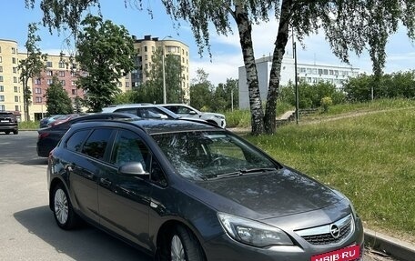 Opel Astra J, 2011 год, 850 000 рублей, 2 фотография