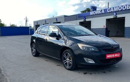 Opel Astra J, 2011 год, 685 000 рублей, 1 фотография