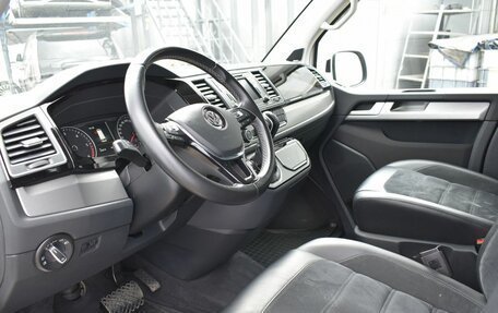 Volkswagen Multivan T6 рестайлинг, 2018 год, 4 750 000 рублей, 12 фотография