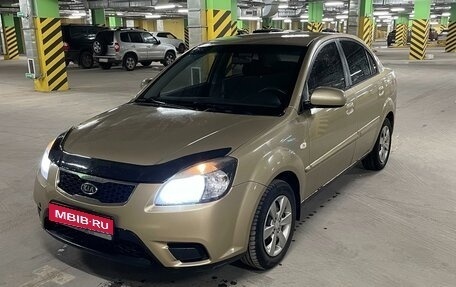 KIA Rio II, 2010 год, 580 000 рублей, 1 фотография