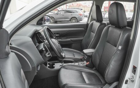 Mitsubishi Outlander III рестайлинг 3, 2014 год, 2 399 000 рублей, 10 фотография